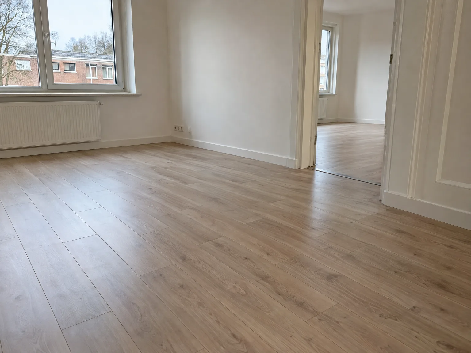 Afbouw interieur met laminaatvloer, gipsplaten en kozijnen